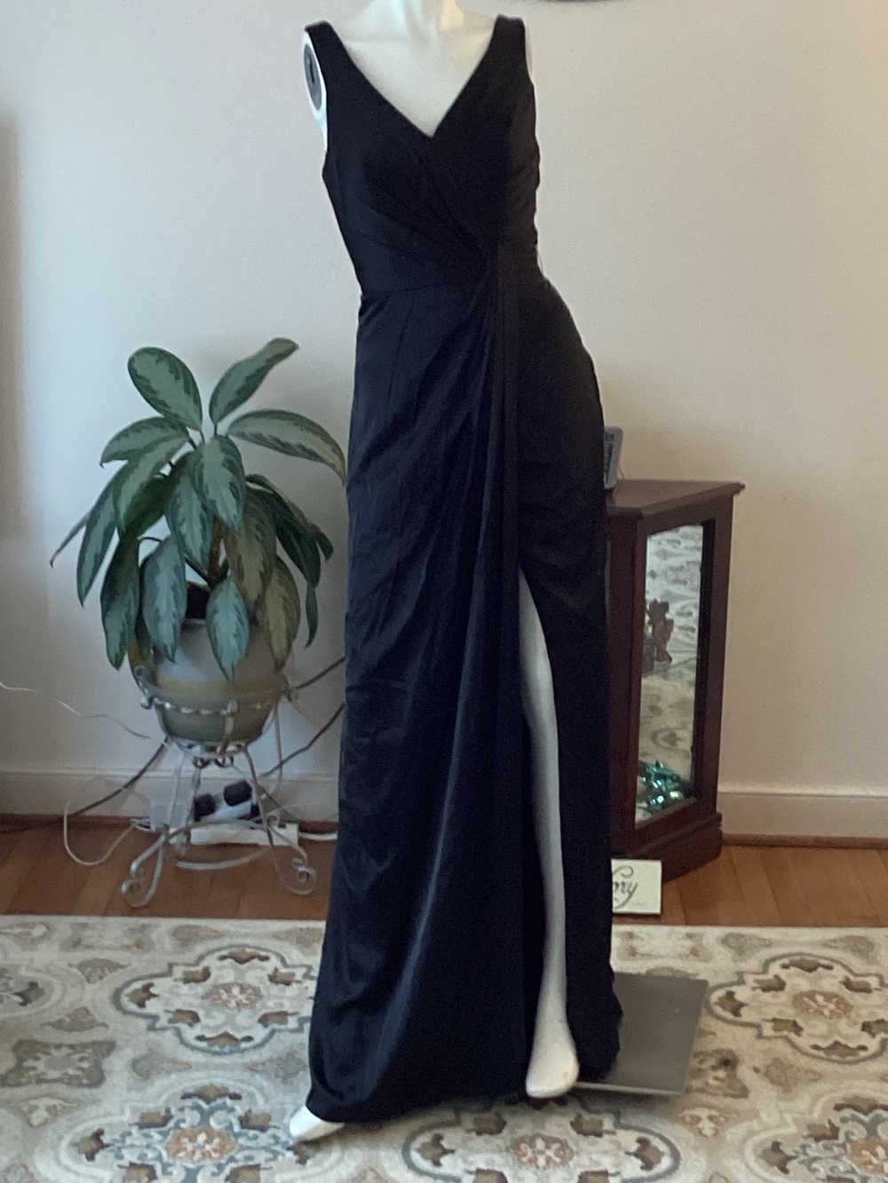 Classic Black V-Neck Sleeveless Evening Gown